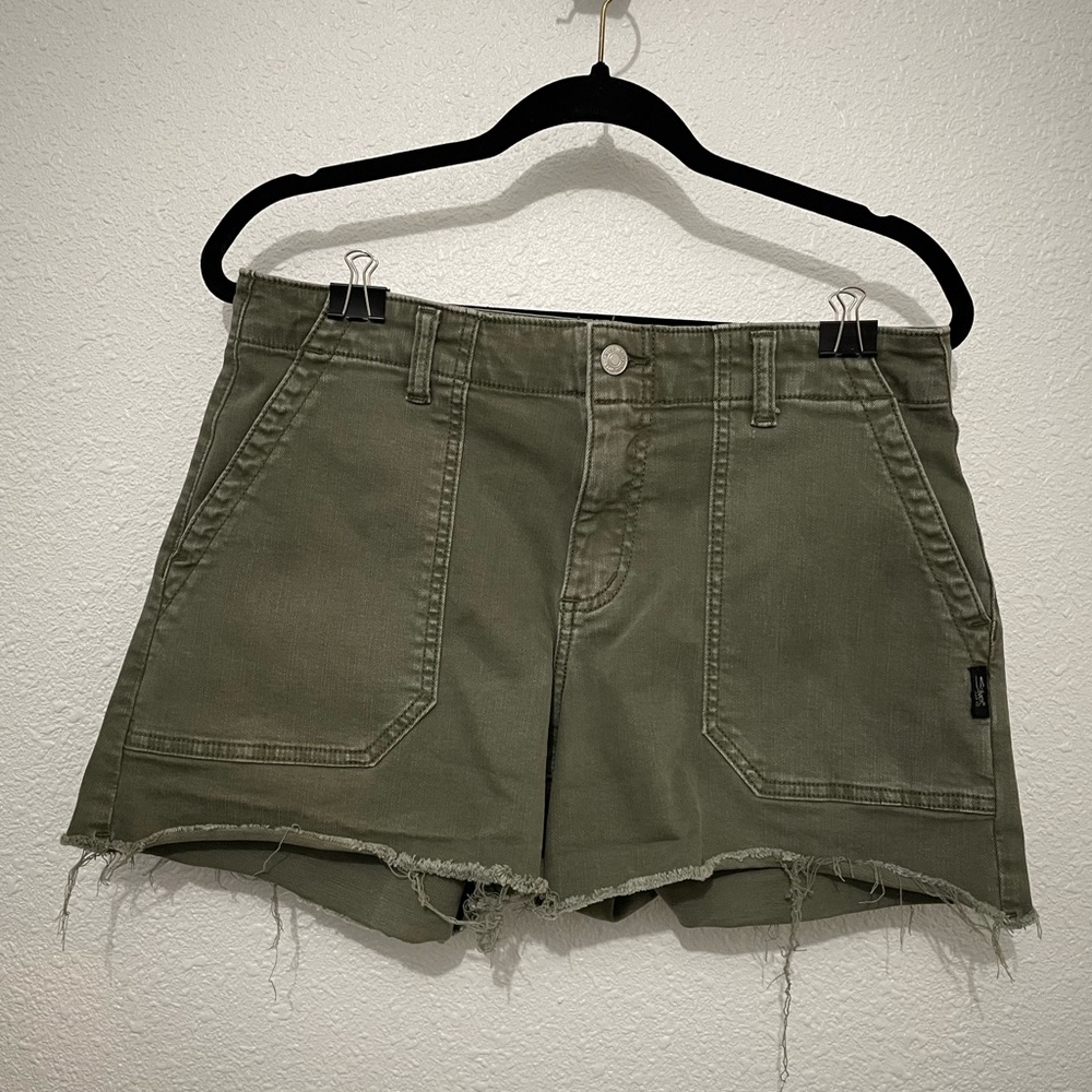 Silver Jeans Co. Women's Mid Rise Green torn Utility Short size W28 L4
